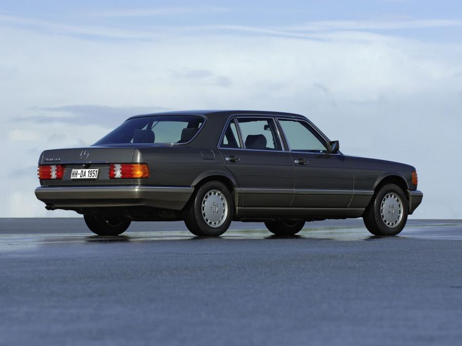  Mercedes-Benz 560 SEL 1985 года  (фото 9 из 14)